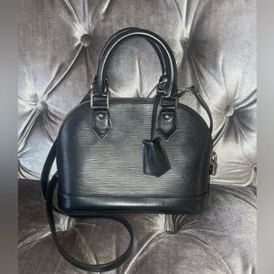 Louis Vuitton Alma BB, Epi leather!!!